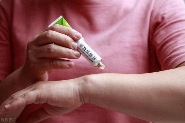 秀多玫可以和红霉素一起擦脸吗.