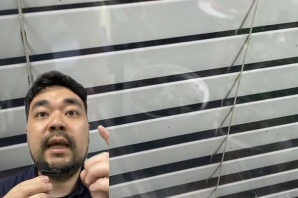 百叶窗怎么拉上去了怎么放下来.