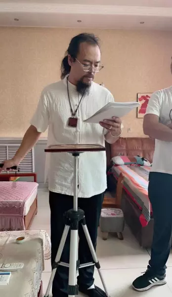 客厅卧室门上面可以挂钟表吗(2)
