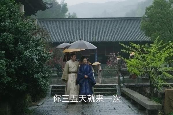 太师府和侯府哪个地位高.