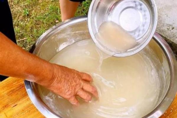 石膏粉补墙的正确方法.