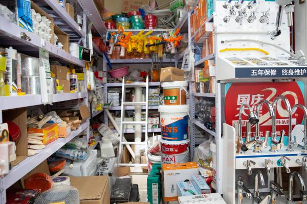 附近有没有五金店100米内的地方.