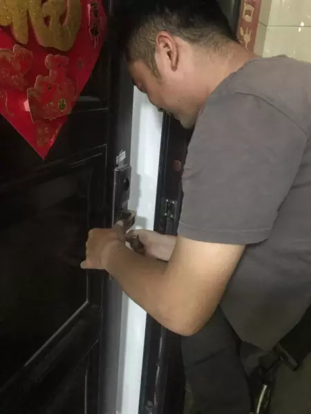 门锁打不开了怎么办(4)