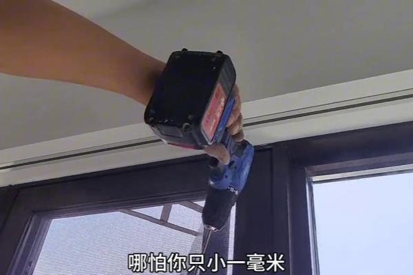窗帘轨道怎么安装中间才不会有缝.
