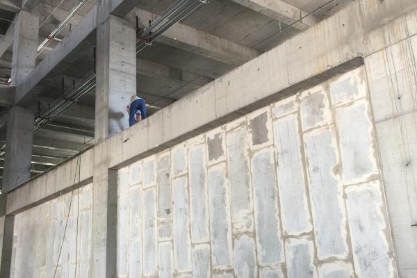 混凝土砖是采用什么成型的砖.