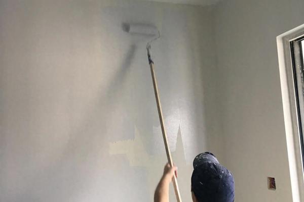 油漆工哪里找一天多少.