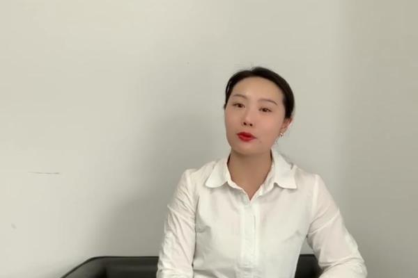 中房地产地产老板开什么车.