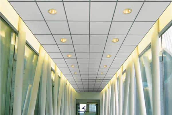 吊顶多少钱一平方包工包料价格表.