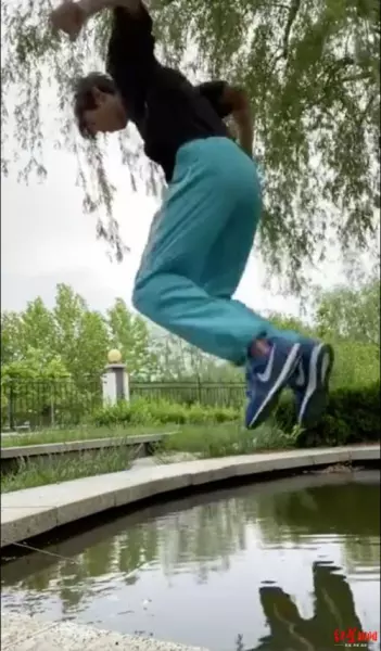 厕所里面练跳高是什么意思(1)