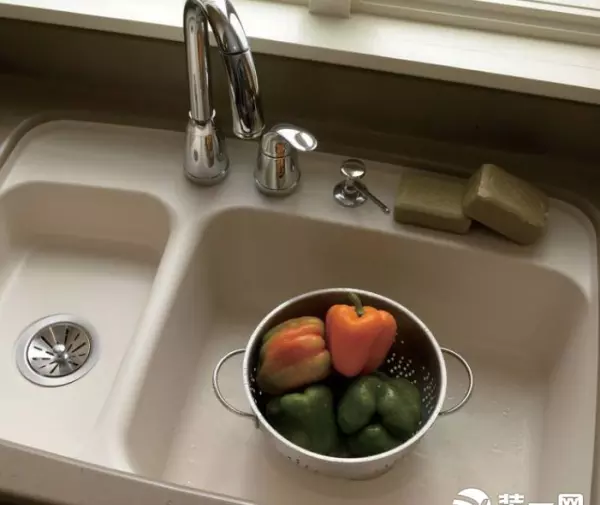厨房水龙头漏水怎么修就不滴水了(2)