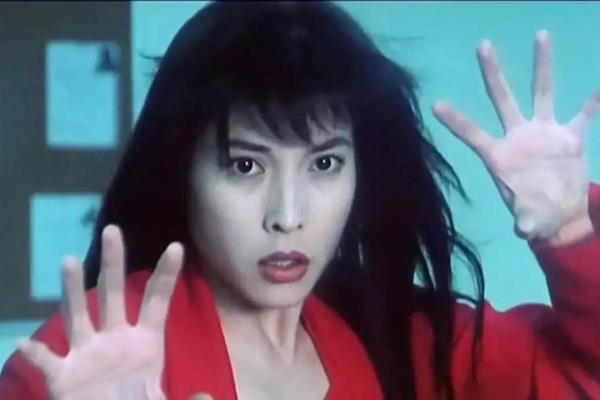 艳鬼临门中女鬼的扮演者.