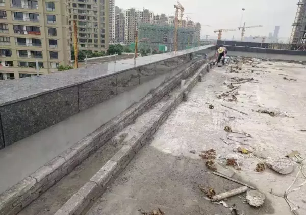 排烟道细部构造要求,与屋面结合部位泛水高度应大于(4)