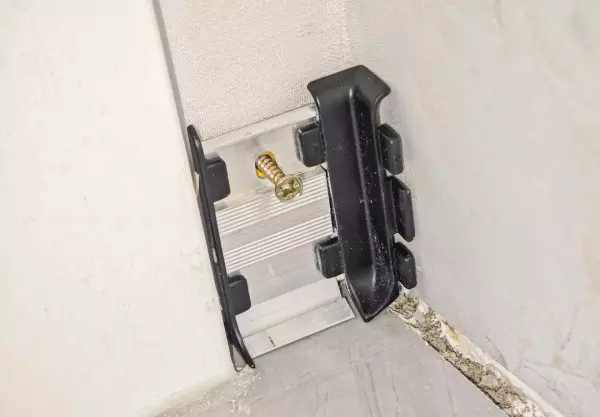 铝合金踢脚线价格(40)