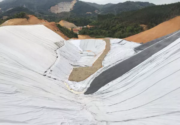 钠基膨润土防水毯施工价格(1)