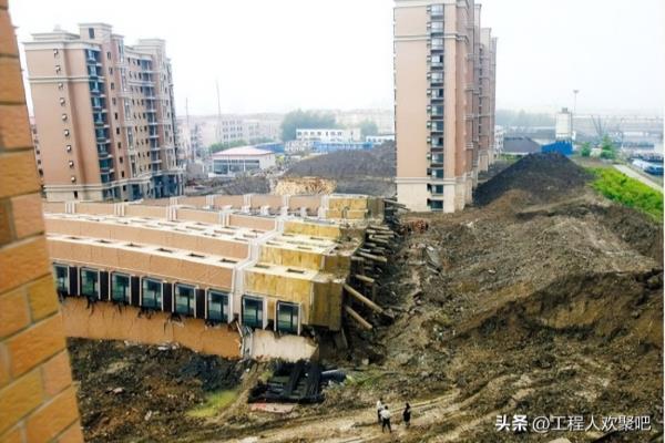 上海莲花河畔景苑倒塌事故的直接原因是建筑材料质量不过关。 对 错.