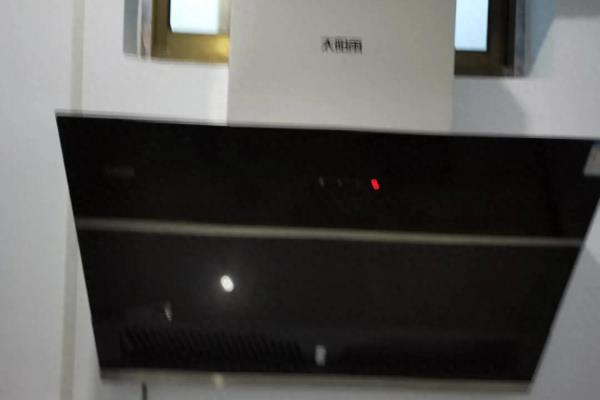 烟道孔160mm可以装180mm的油烟机吗.