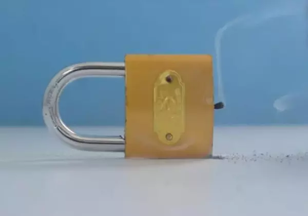 怎样用铁丝开锁的技巧(10)
