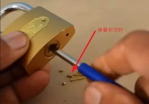 怎样用铁丝开锁的技巧(7)