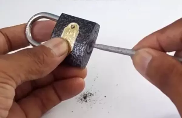 怎样用铁丝开锁的技巧(9)