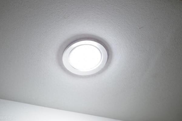 13平米卧室用led灯用多少瓦合适.