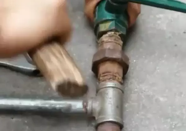 堵头断在水管里面怎么搞出来(5)