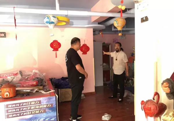 门口放镜子好不好进门口右边放镜子好吗(2)