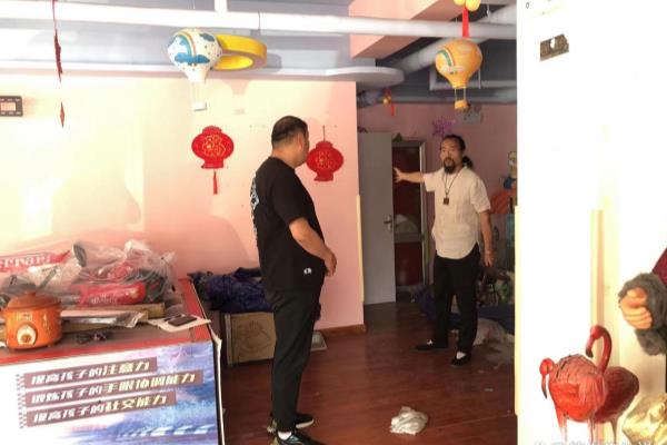门口放镜子好不好进门口右边放镜子好吗.