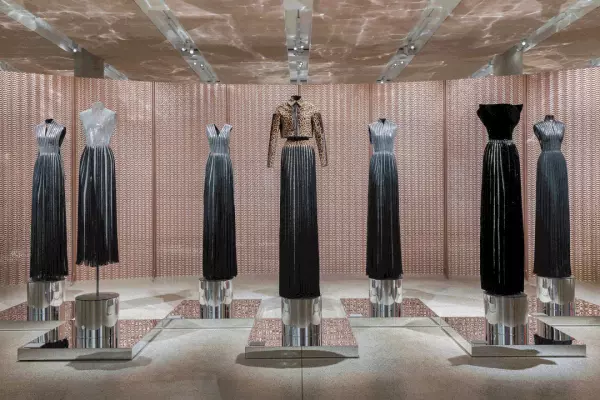 雷蒙德罗维是什么主义(6)