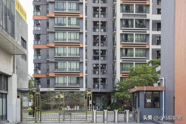 保利金爵公寓是70年产权吗.