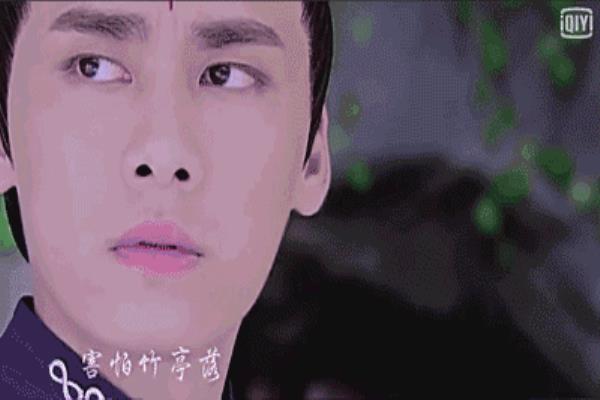 拨开天空的乌云像蓝丝绒歌词是什么意思.