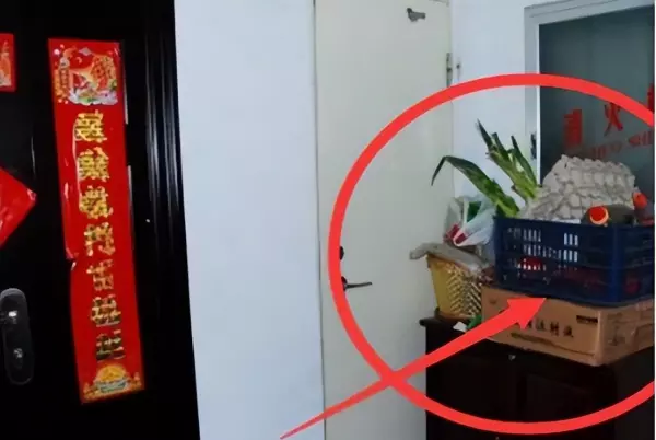 床对门有什么风水大忌可以拿帘子挡住吗(12)