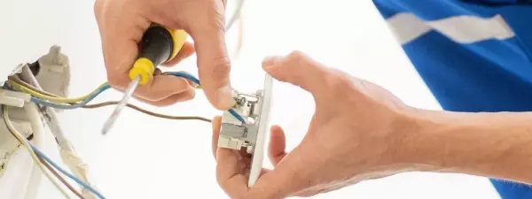 插座进水了怎么办整个家里都没电(1)