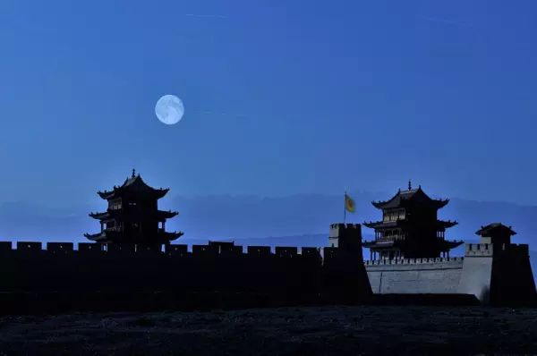 断隔红尘三十里白云红叶两悠悠写出了作者怎样的心情(8)