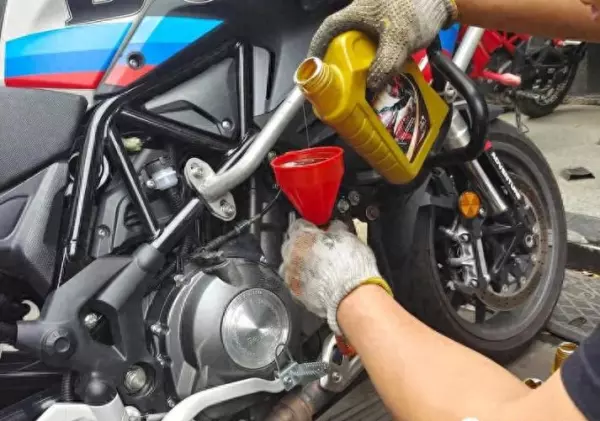 铃木摩托车机油蓝桶好还是黄桶好(1)