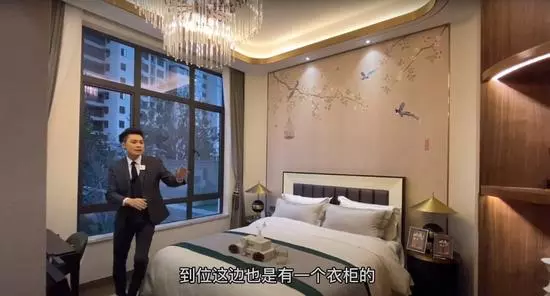 卧室镜子摆放禁忌镜子对着床摆放好吗(19)