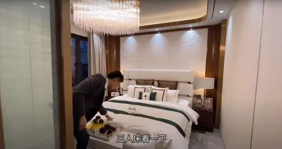 卧室镜子摆放禁忌镜子对着床摆放好吗(20)