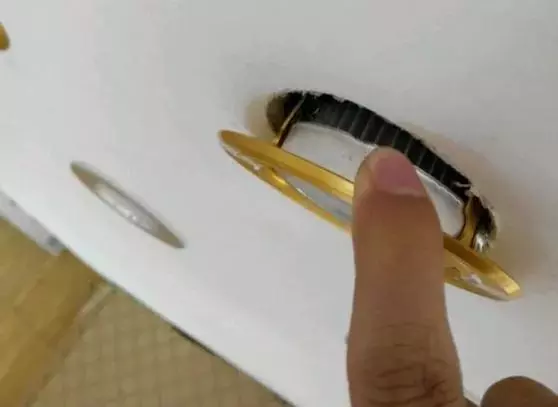 老筒灯怎么安装和拆卸图解(1)