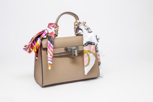 油蜡皮是什么皮是不是很容易掉皮.