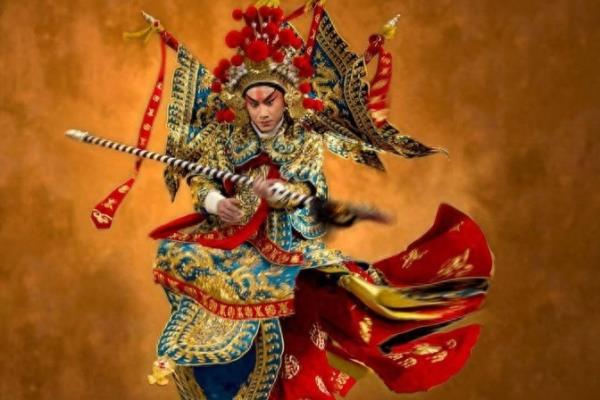 后面插4面旗的是青衣还是武将.
