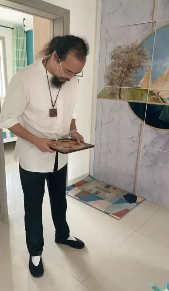 镜子对着卧室门有什么说法化解方法(2)