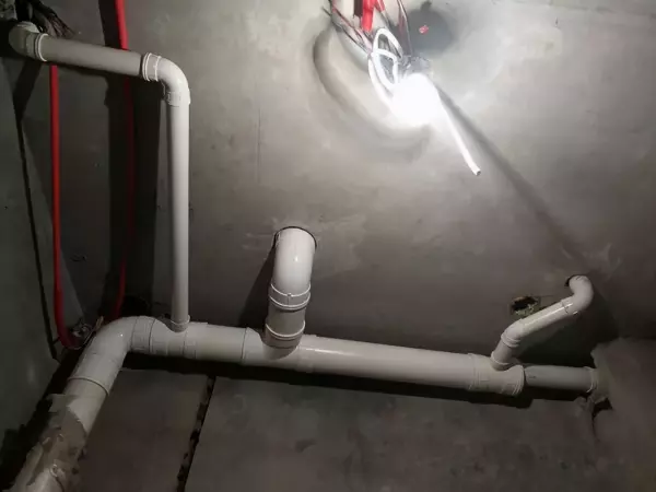 棚顶漏水楼上还没漏是什么原因(3)