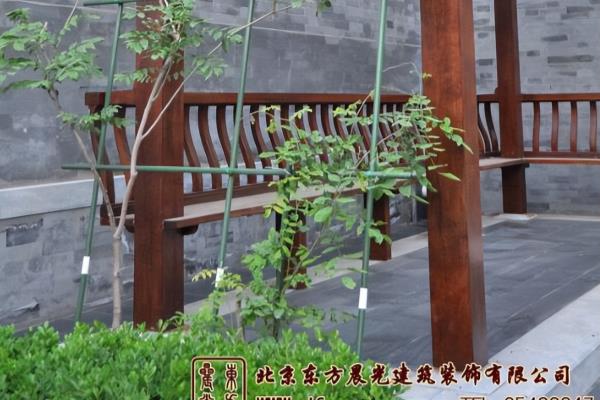 勒脚的作用是为了防止雨水侵蚀这部分墙体,但不具有美化建筑立面的功效。.