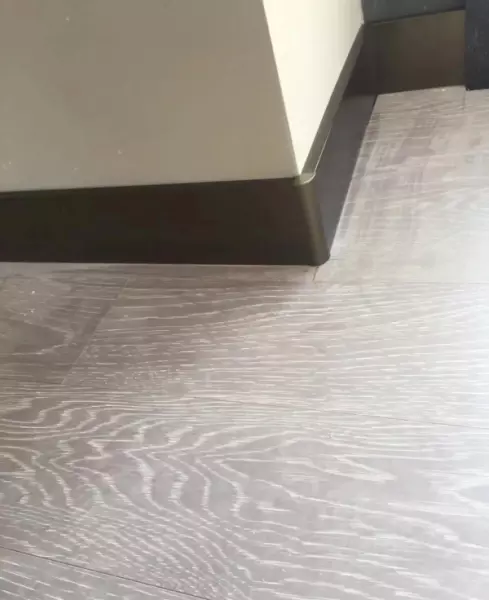 木塑踢脚线和铝合金踢脚线哪种好些(13)