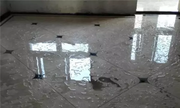 全瓷地砖的贴铺完需要洒水吗(2)