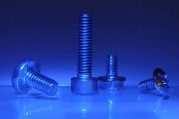 拧螺丝顺时针扭紧还是扭开.