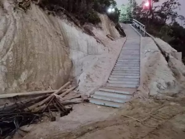 金钟花园背靠板障山是哪一栋(10)