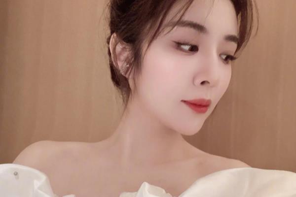 王晓晨老公是胡歌吗.