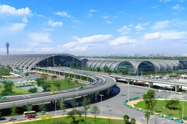ca4338在双流机场T2机场几号门出口.