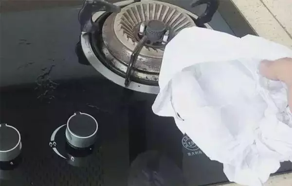 衣柜对着门好吗挂白布好吗(5)