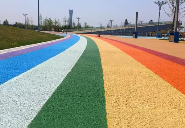 硬化地面透水铺装是指道路、广场等硬化地面的透水构造。对错(2)